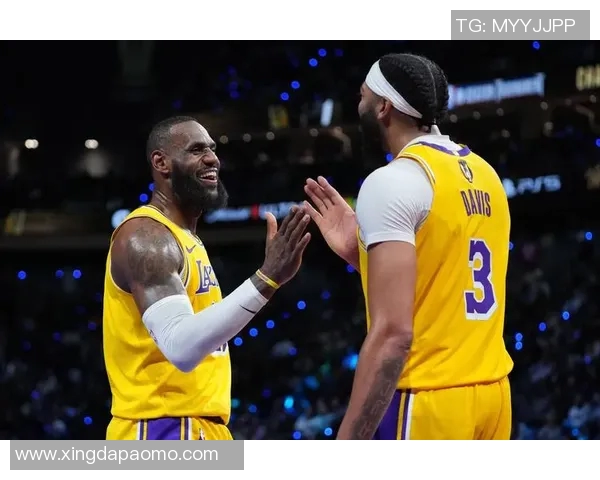湖人116-117，被国王1.4秒罚球赢了，季前赛一场未赢，詹姆斯笑看湖人