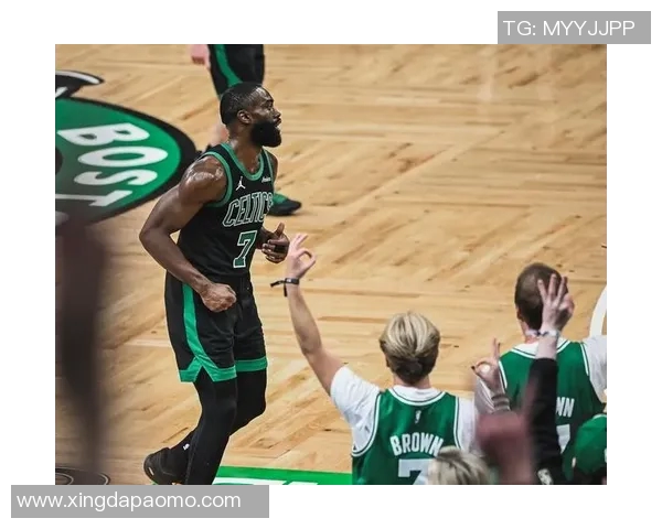 布朗、怀特双鬼拍门领衔6月10日五佳球