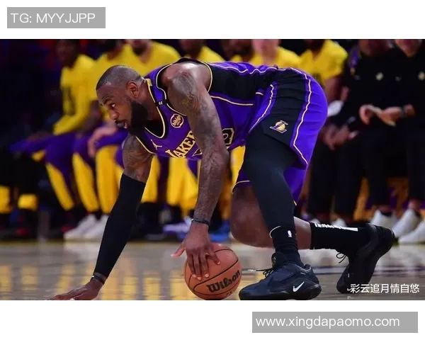 詹皇准三双难救主！东契奇最后时刻三分犯规被罚下，湖人惜败雄鹿