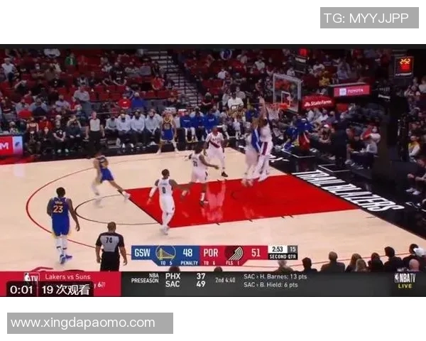 哈珀双手滑翔隔扣努尔基奇，随后怒视努尔基奇进行庆祝